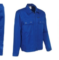 BLUE radno odijelo-royal plava boja (BLUZA, HLAČE, TREGER HLAČE)
Materijal 240 gr/m² -65% poliester/35% pamuk, ili od 100% pamuka-270 gr/m².
Bluza sa 4 prednja spoljna džepa, kopčanje rajfešluz, podesiv dio oko zgloba.
Hlače klasik do pasa imaju 2 spoljna džepa, 1 stražnji džep, 1 džep za alat, elastičan struk i duplo ojačanje na koljenima za veću otpornost na habanje. Hlače na tregere imaju još 1 siper džep na grudima i gumirane naramenice-tregere podesive dužine.
