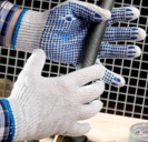 TP169/PLOVER - Pletene bešavne rukavice od mješavine pamuka i poliestera, imaju PVC tačkice na dlanu i prstima protiv proklizavanja, imaju elastičnu manžetnu.
Koriste se na lakšim poslovima u proizvodnji, skladištima, prilikom pakovanja, transporta ...